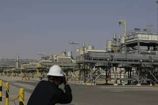 Cette décision maintient à environ 9 millions de barils par jour la production du riche royaume pétrolier. (AP Photo/Amr Nabil, File)